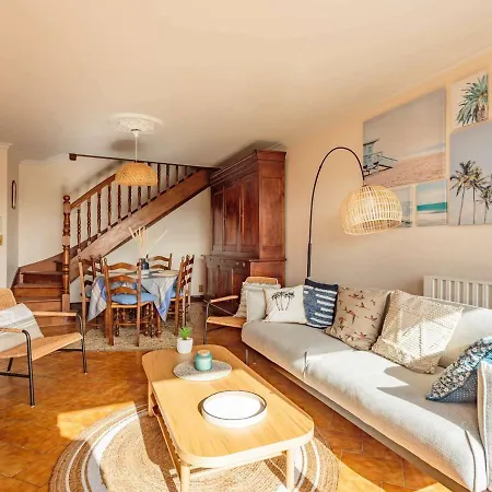Duplex De Caractere 4 Avec Balcon, Pres Du Centre Et Des Commerces, Parking Inclus - Fr-1-4-526 * Saint-Jean-de-Luz