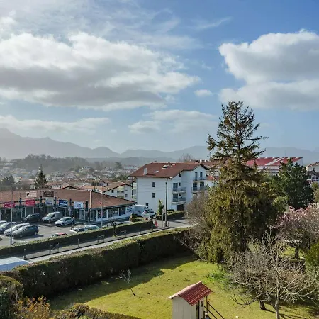 Duplex De Caractere 4 Avec Balcon, Pres Du Centre Et Des Commerces, Parking Inclus - Fr-1-4-526 Apartmán